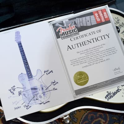 Immagine Fender USA Telecaster Red Hot Chili Peppers Signed RARE / Certificate of Authenticity - 16