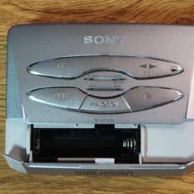 Sony WM-EX570 Walkman Cassette Player image 8