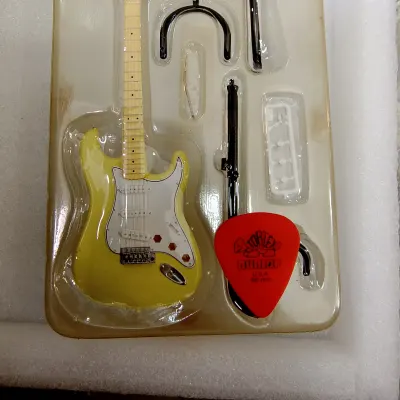 F-Toys Fender Guitar Collection 3 1/8 Scale Model *Complete