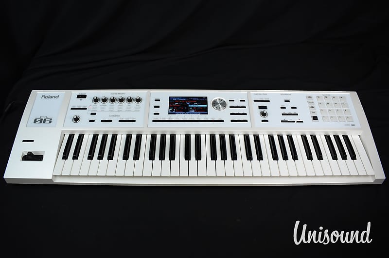 Roland FA-06 (White) Music Workstation Synthesizer in Excellent Condition
