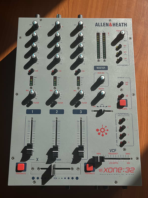 Allen & Heath XONE:32 UK SILVER image 1