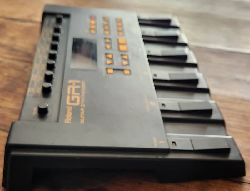 Roland GR-1 Guitar Synthesizer | Reverb Canada