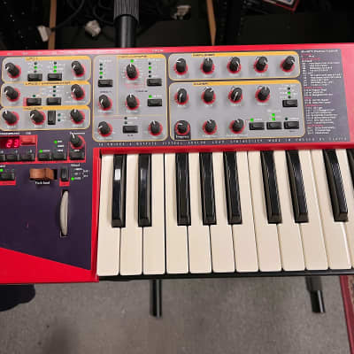 Nord Lead 2 49-Key 12-Voice Polyphonic Synthesizer 1997 - 2003 - Red