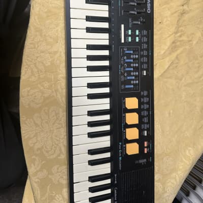Casio MT-200 Casiotone 49-Key Synthesizer 1981 - 1983 - Black