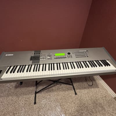 Yamaha Motif 8 Production Synthesizer 2000s - Gray