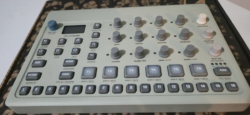 DJ機材 elektron Model:Cycles elektron_model_cycles_angle_10