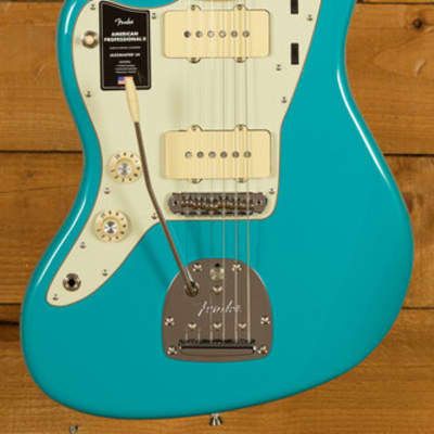 Fender American Professional II Jazzmaster | Maple - Miami Blue - Left-Handed image 3