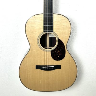 Santa Cruz 000 12-Fret at The Music Emporium