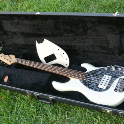 1991 ERNIE BALL MUSIC MAN STING RAY 5-STRING ELECTRIC BASS in WHITE w/OHSC Ri812 for sale