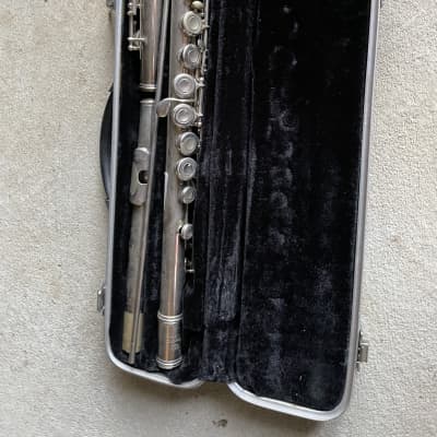 Yamaha  YFL-222 intermediate flute image 2