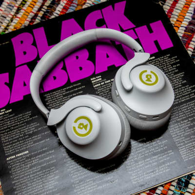 Soho Sound 45s Bluetooth Wireless Active Noise Cancelling (ANC) Headphones, White City House image 5