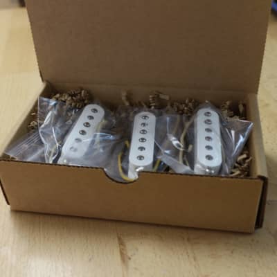 ギター Klein Pickups EPIC SERIES Jazzy Cat Klein Pickups Jazzy Cat Stratocaster Pickups White 送料無料
