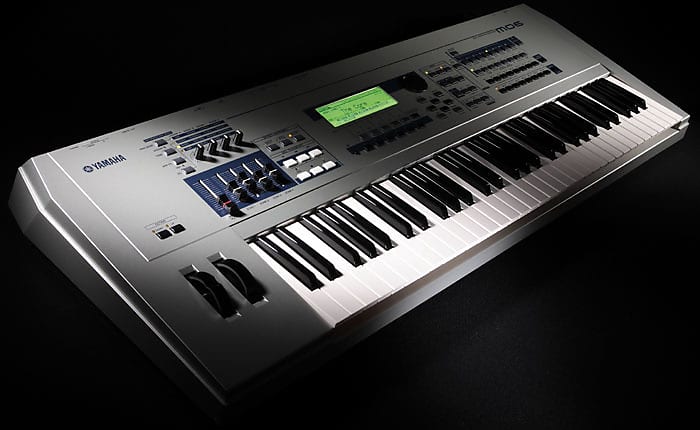 Yamaha MO6 61-Key Music Production Synthesizer Workstation with DAW Control  2008 Silver