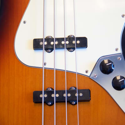 Fender American Standard Jazz Bass with Rosewood Fretboard 2001 - 3-Color Sunburst image 2