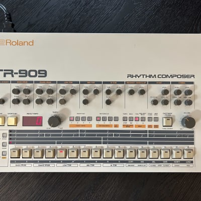 Roland TR-909 Rhythm Composer 1983 - 1985 - White