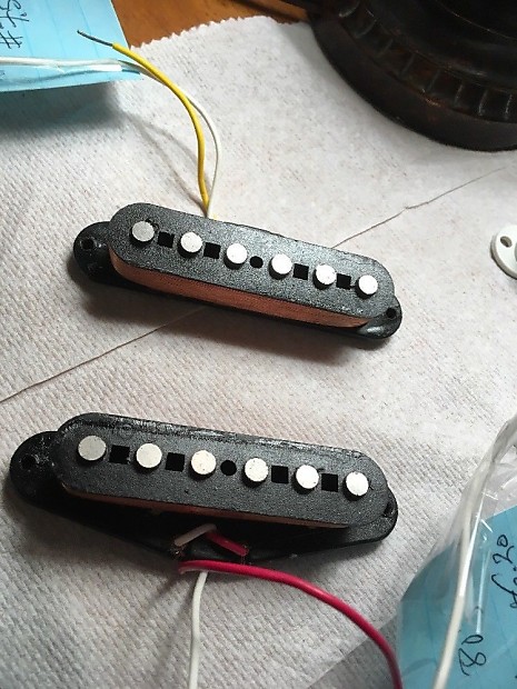 Fender USA Strat PICKUPS #016730 2 pickups , 80s, reads 6.20 and 7.52