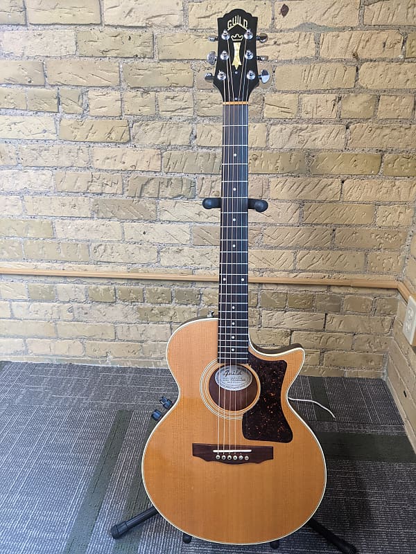 ギター GUILD SONGBIRD NAT Guild Songbird NT 1990 Natural Finish Guitar For Sale