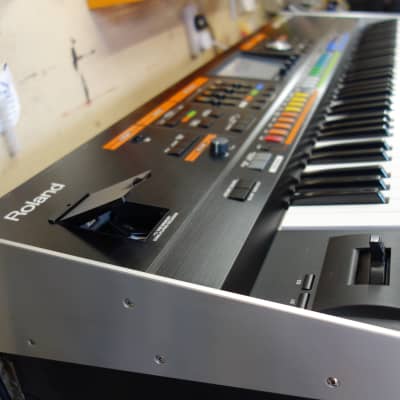 Roland Jupiter 80 76-Key Digital Synthesizer 2012 + manuals/i-pad