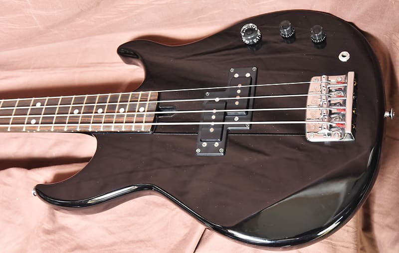 YAMAHA BB2000s BASS Short Scale MADE IN JAPAN【Offers welcome】