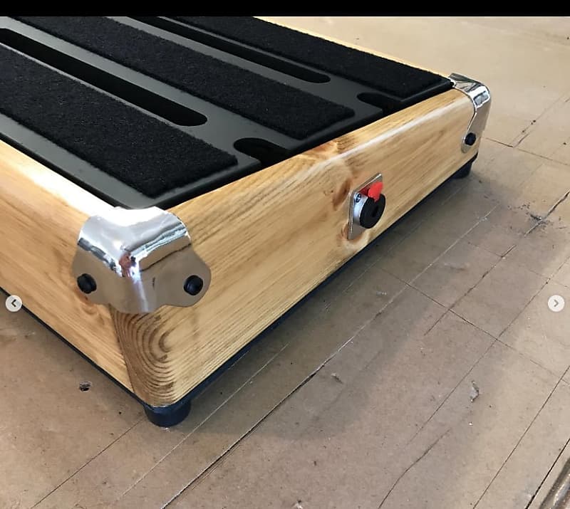 16x32 Tolex Pedalboard Case - Chumleys Pedalboards