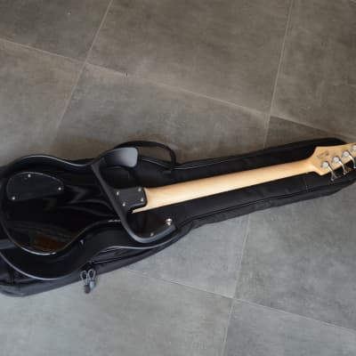 VOX Starstream Bass black*fine medium scale instrument=perfect for the guitar player or the bass lady! Sounds/plays/looks/feels great!Comes with a  quality gigbag*very lightweight 2.9kg*rare model*brand new* image 5