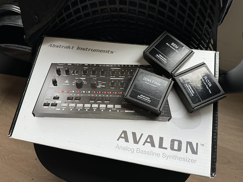 Abstrakt Instruments Avalon Bassline Analog 303 Synthesizer Reverb