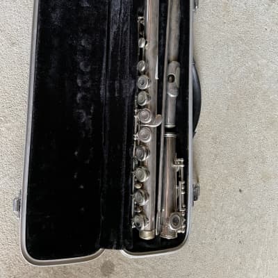 Yamaha  YFL-222 intermediate flute image 5
