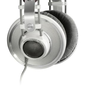 AKG K701　スタジオレファレンスヘッドホン Amazon.com: AKG Pro Audio K701 Over-Ear, Open-Back, Flat
