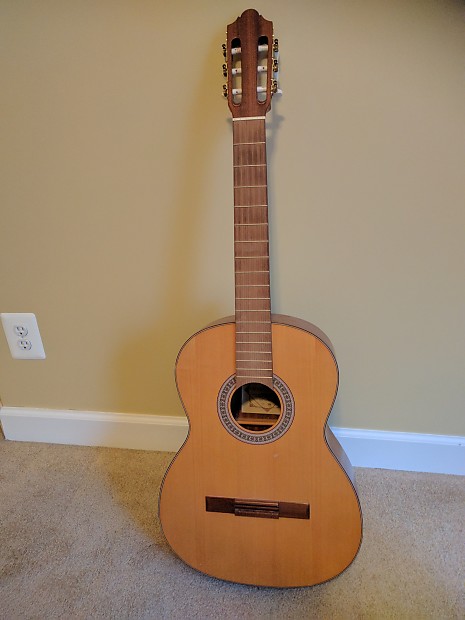 Amada shop classical guitar