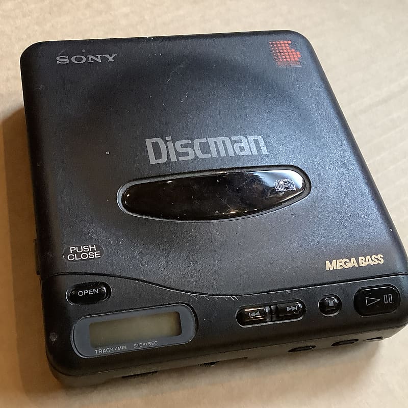 Sony discman d-11 ポータブルCDプレイヤー 動作品 SONY Discman D-11 ポータブルCDプレーヤー オーディオ機器