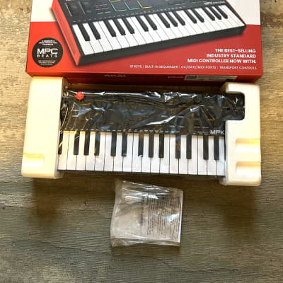 Akai Professional MPK Mini Plus 37-Key MIDI Keyboard - MINT!