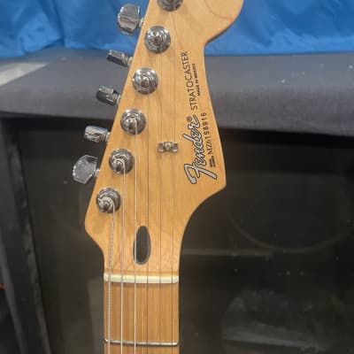 Fender Standard Stratocaster Maple Fretboard 2006 Midnight Wine image 2