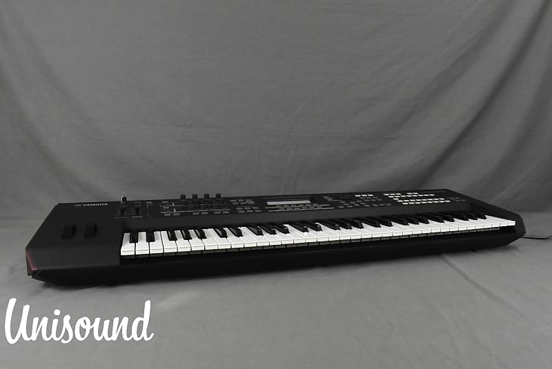 Yamaha MOXF6 Synthesizer Workstation in Excellent Condition