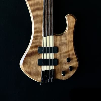 MG Bass Extreman Fretless 4 strings - Bartolini pickup & preamp image 3