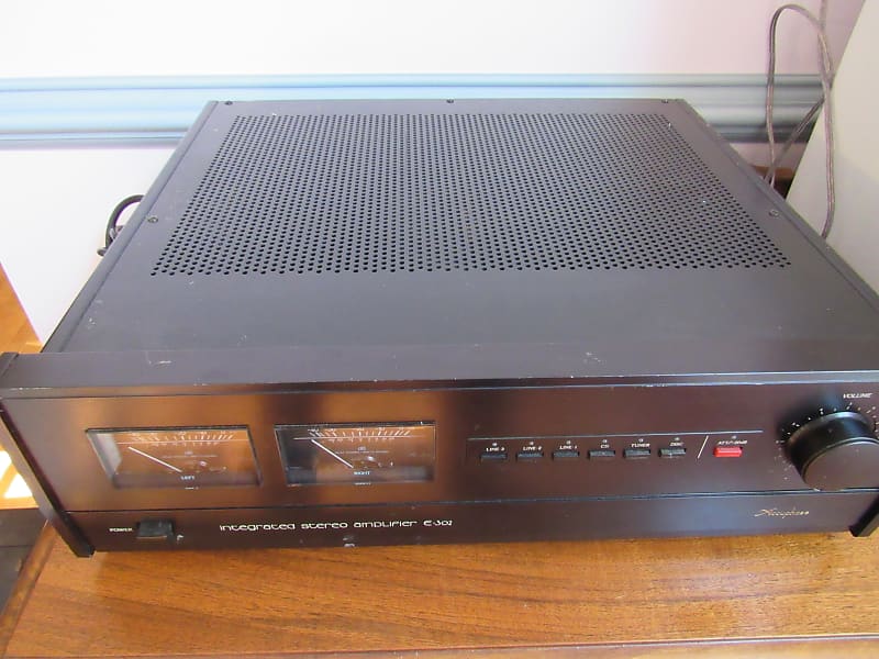 Accuphase E302 integrated amplifier for parts or restoration
