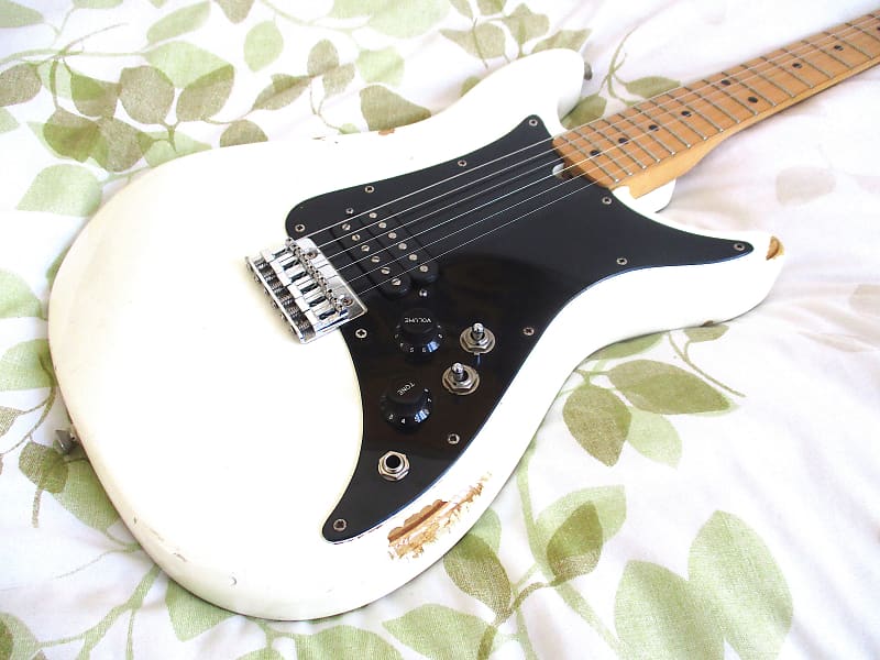 Hondo Profesional 1980 white 7 digit serial Tokai Japan made