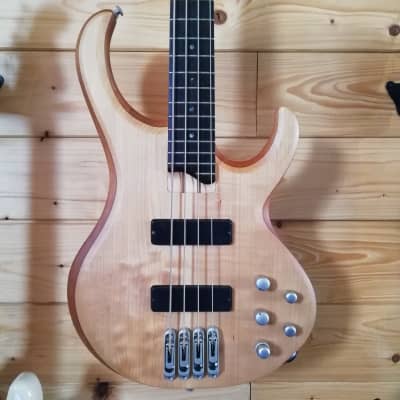 Ibanez BTB470 ホワイトメタリックカラー（IbanezQ547 -BMM