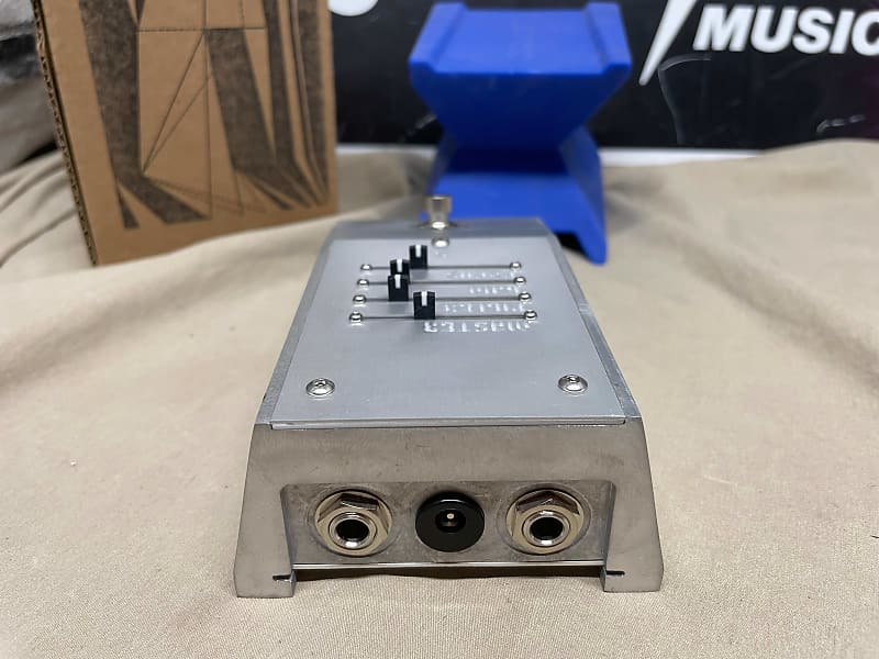 Electronic Audio Experiments EAE 0xEAE OxEAE Boost Pedal