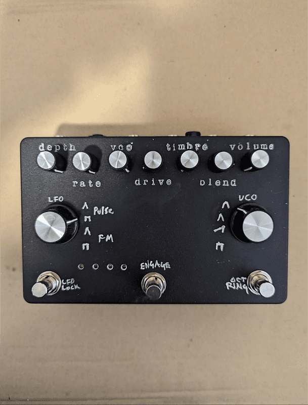 Discordance Electric String Ringer Ring Modulator Octave Fuzz | Reverb