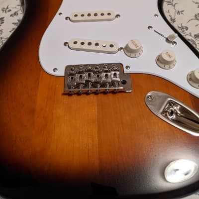 Squier Classic Vibe Stratocaster '50s Loaded Body, 2-Tone Sunburst image 4