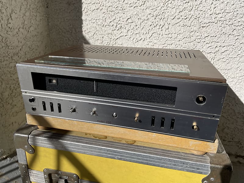 Vintage SANSUI Model 250 Stereo Tube Receiver For Parts Or Repairs  60s  			