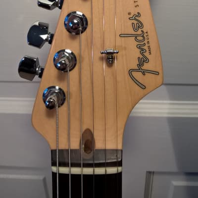 2004 Fender American Standard Stratocaster -- 3-Color Sunburst; Rosewood Fretboard image 8