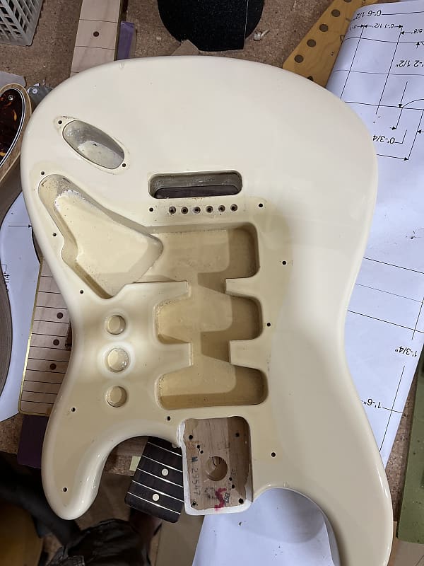 Fender Stratocaster MIM 2000's - White image 1
