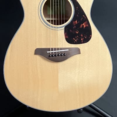 Yamaha FSX800C Small Body Acoustic-Electric Guitar Gloss Natural image 1