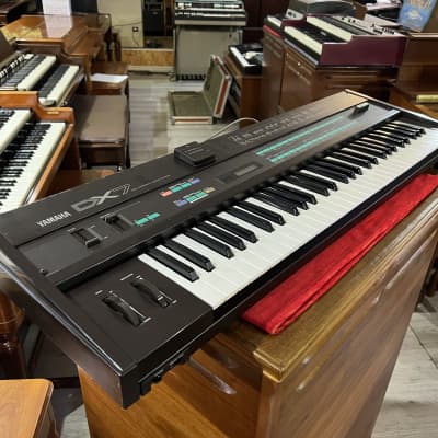 Yamaha DX7 Programmable Algorithm Synthesizer 1983 - 1987 - Black