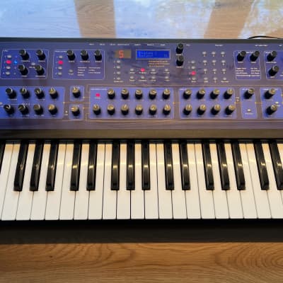 Dave Smith Instruments Poly Evolver 61-Key Synthesizer PE-Edition - Blue with Wood Sides