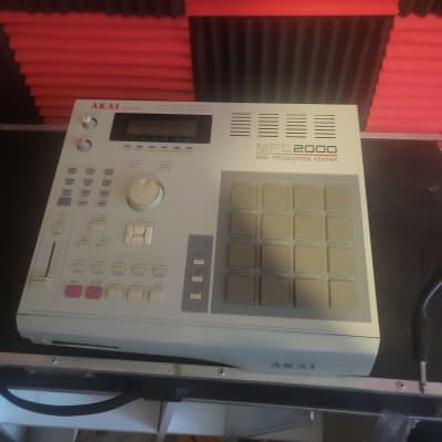 Akai MPC2000 MIDI Production Center 1997 - 2001 - Grey | Reverb UK