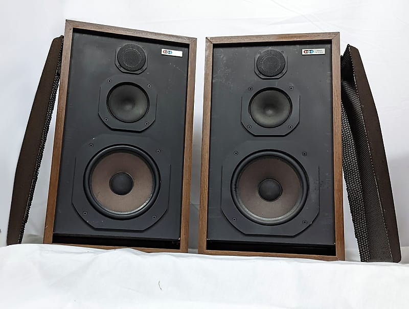 Pair of BIC Venturi Model 22 Vintage 3-Way Speakers - Woodgrain image 1