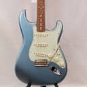 Fender Vintera '60s Stratocaster 2019 Iced Blue Metallic