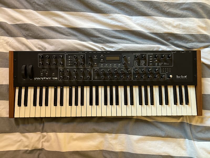 Dave Smith Instruments Prophet 08 PE 61-Key 8-Voice